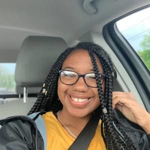 Meet your Posher, Adriana